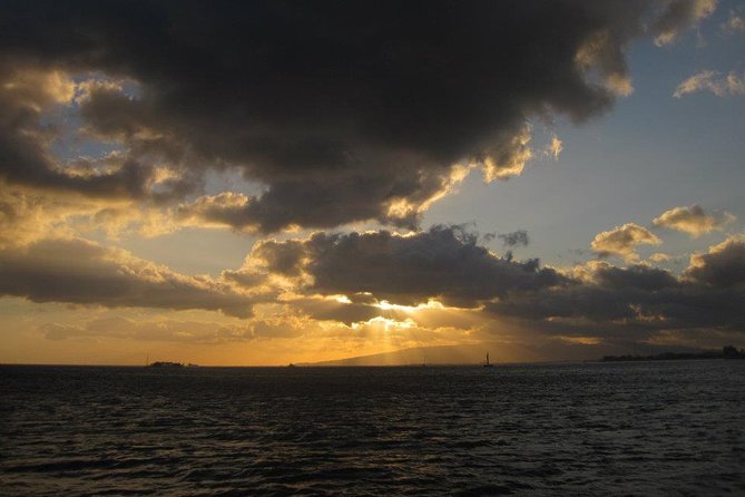 Waikiki Signature Sunset Catamaran Sail - The crew shapes the evening