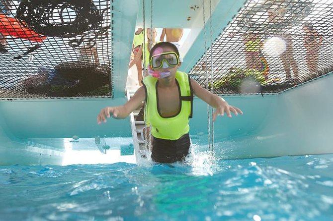 West Oahu Dolphin Watch and Snorkel Sail with Lunch - The crew can make or break the morning
