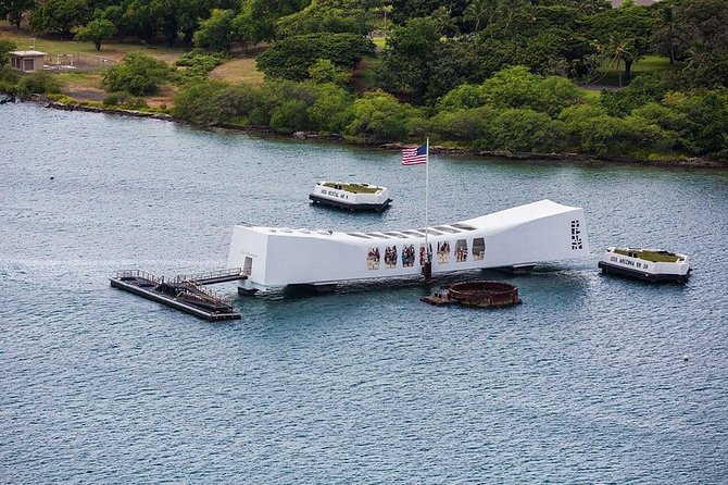 WWII Pearl Harbor Heroes Deluxe Tour - Visitor Center and shoreline view